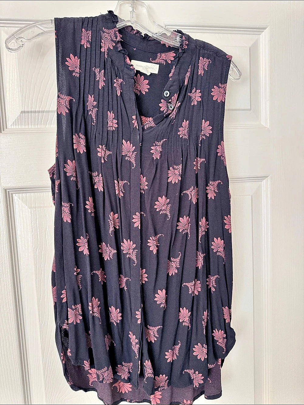 Treasure & Bond Floral Sleeveless Blouse in Navy & Pink Size Large